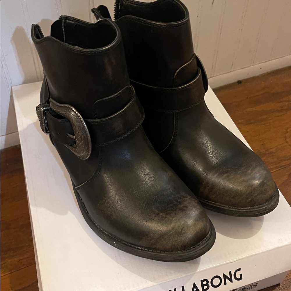 Billabong Distressed Black Boots with Silver Buckle